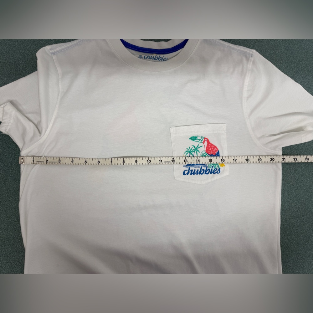 Chubbies “Skys Out Thighs Out” Tropical Graphic Pocket T-Shirt Medium - Picture 8 of 8